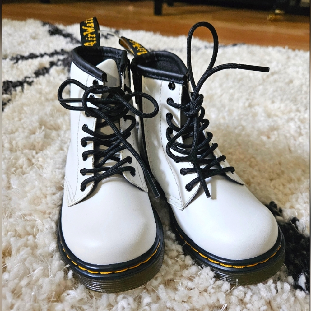 COPY - (NWT) Dr. Marten's Toddler Leather Lace Up Boot, White, 9